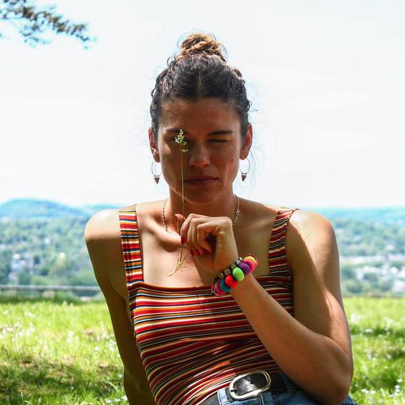 Meet your Posher, Courtney - Picture 1 of 1